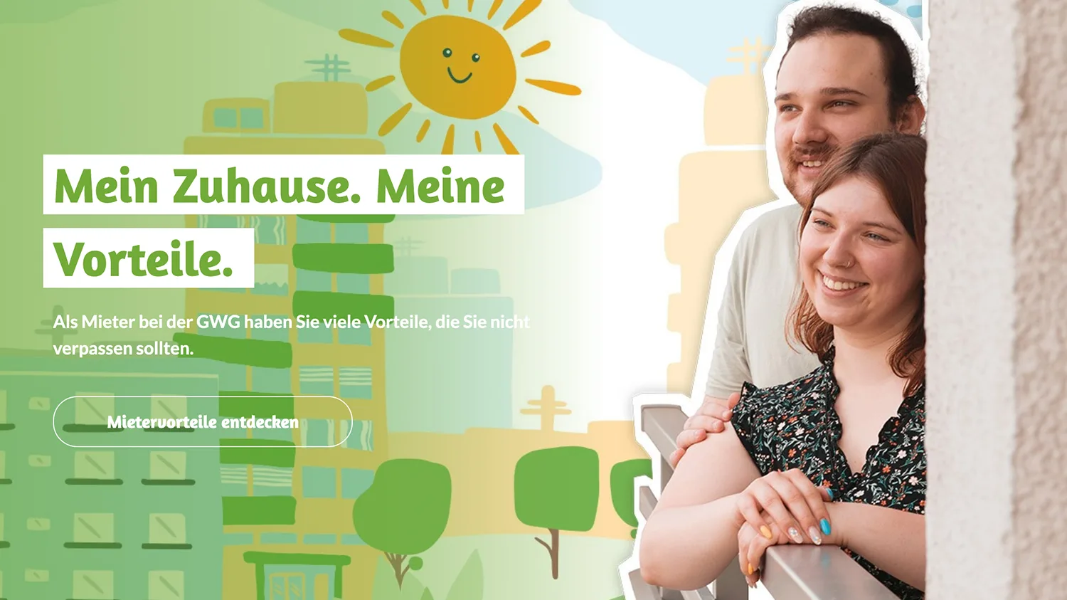 Lächelndes Paar lehnt am Balkon mit illustriertem Stadt-Hintergrund und Text „Mein Zuhause. Meine Vorteile.“